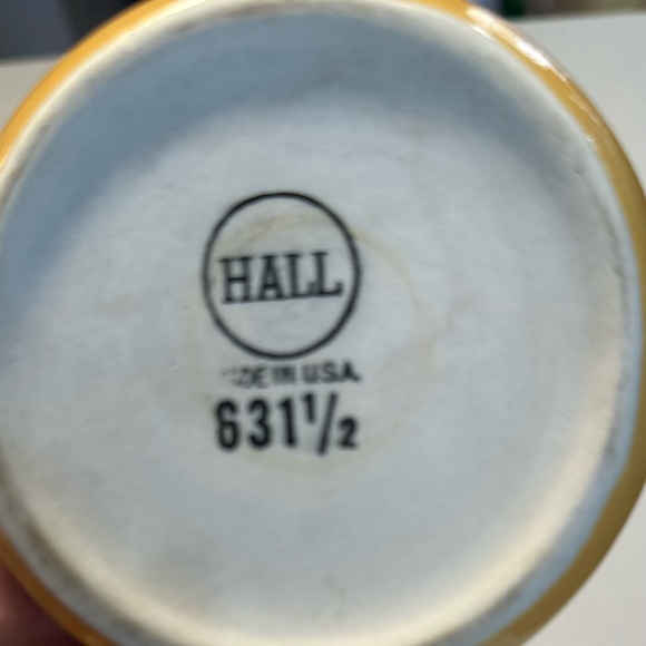 Vintage Hall Vase 631 1/2 Bud Vase - Picture 7 of 8